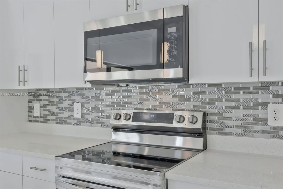 Недавно продано: $344,999 (3 спален, 2 ванн, 1874 Квадратных фут)