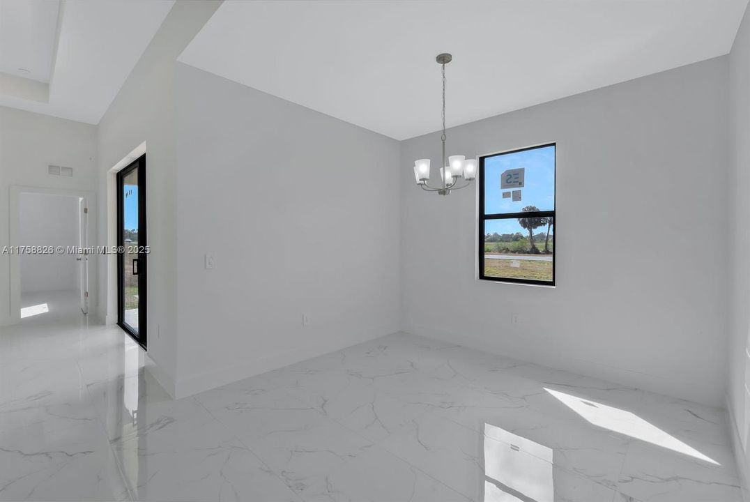 Недавно продано: $344,999 (3 спален, 2 ванн, 1874 Квадратных фут)