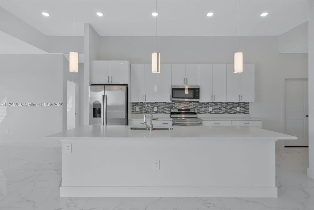 Недавно продано: $344,999 (3 спален, 2 ванн, 1874 Квадратных фут)