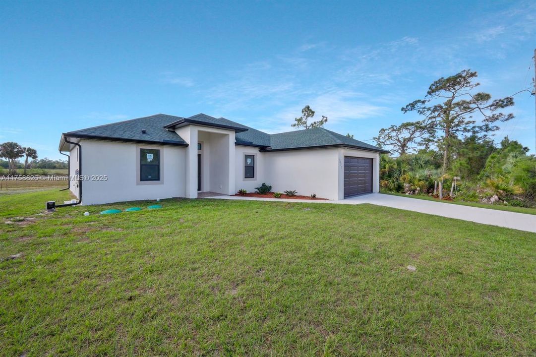 Недавно продано: $344,999 (3 спален, 2 ванн, 1874 Квадратных фут)