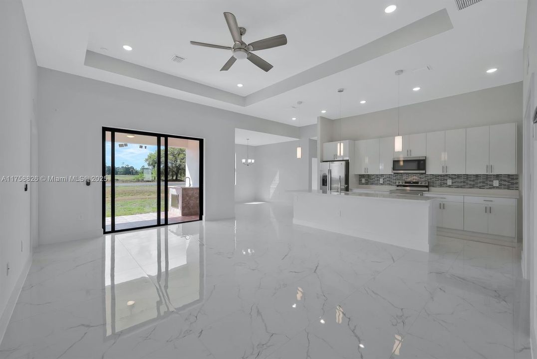 Недавно продано: $344,999 (3 спален, 2 ванн, 1874 Квадратных фут)