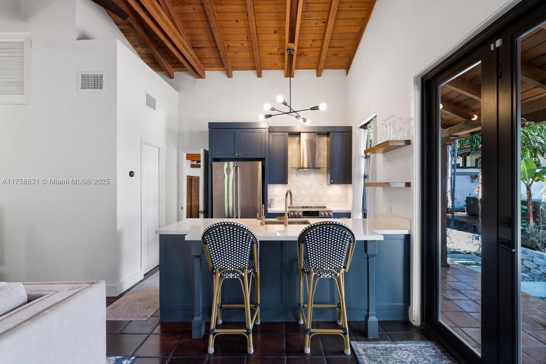 Recently Sold: $3,350,000 (4 beds, 3 baths, 2868 Square Feet)