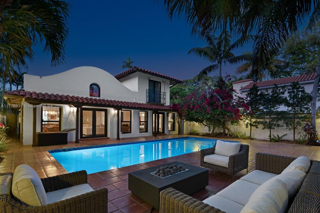 Recently Sold: $3,350,000 (4 beds, 3 baths, 2868 Square Feet)