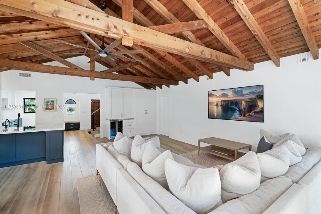 Recently Sold: $3,350,000 (4 beds, 3 baths, 2868 Square Feet)