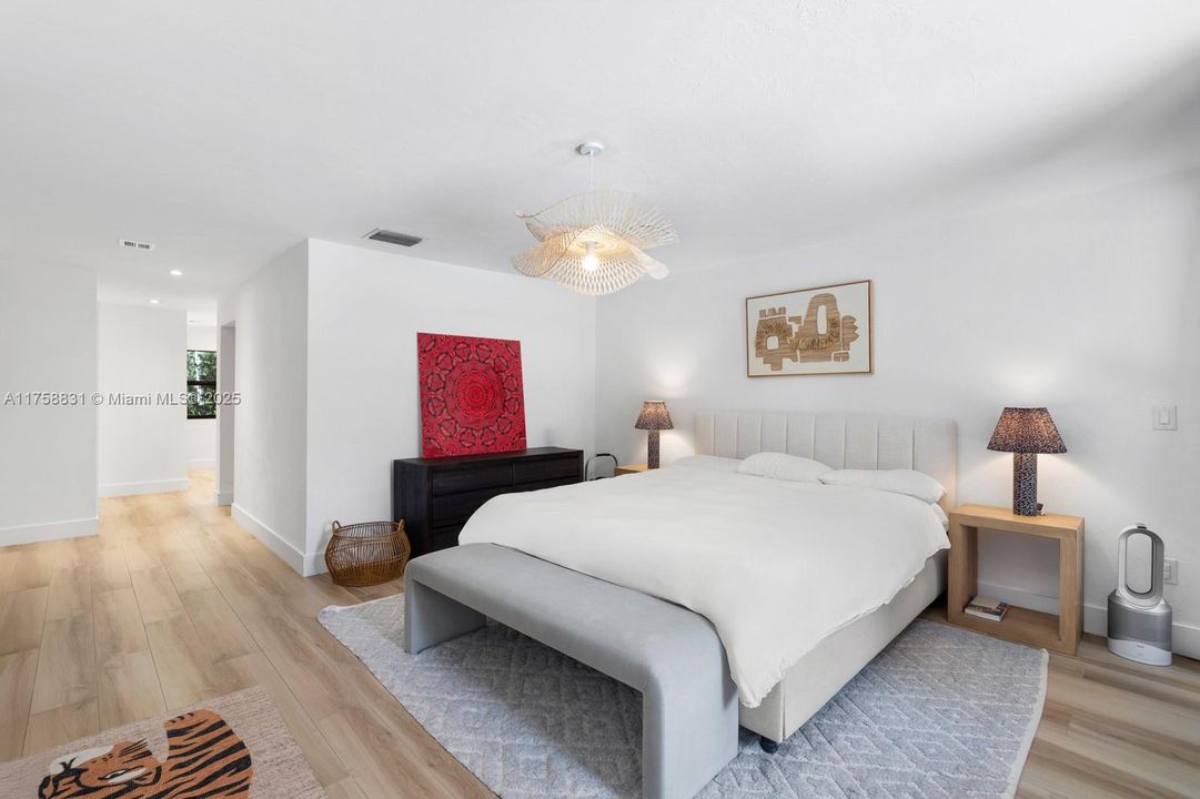 Recently Sold: $3,350,000 (4 beds, 3 baths, 2868 Square Feet)