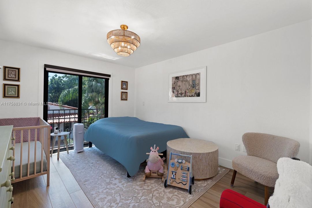 Recently Sold: $3,350,000 (4 beds, 3 baths, 2868 Square Feet)