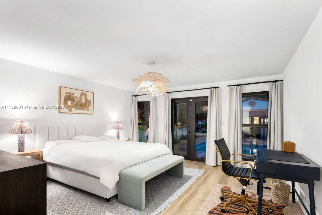 Recently Sold: $3,350,000 (4 beds, 3 baths, 2868 Square Feet)