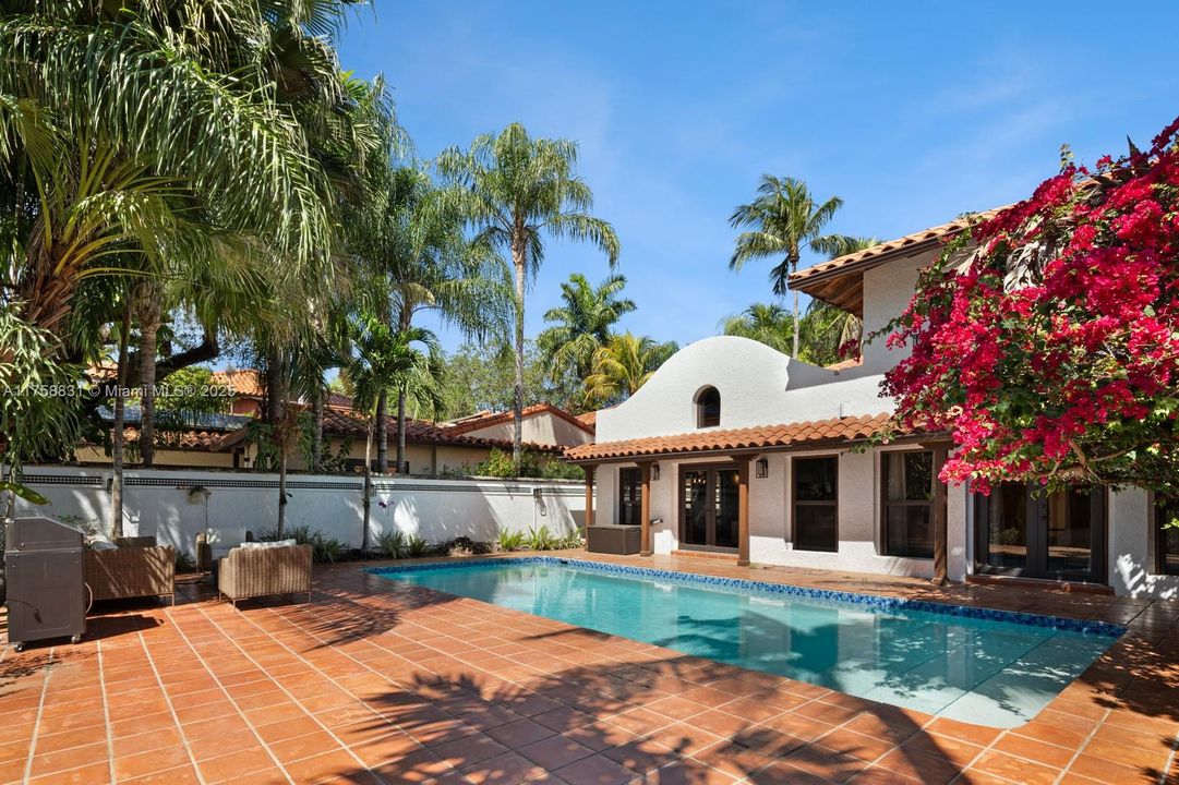 Recently Sold: $3,350,000 (4 beds, 3 baths, 2868 Square Feet)