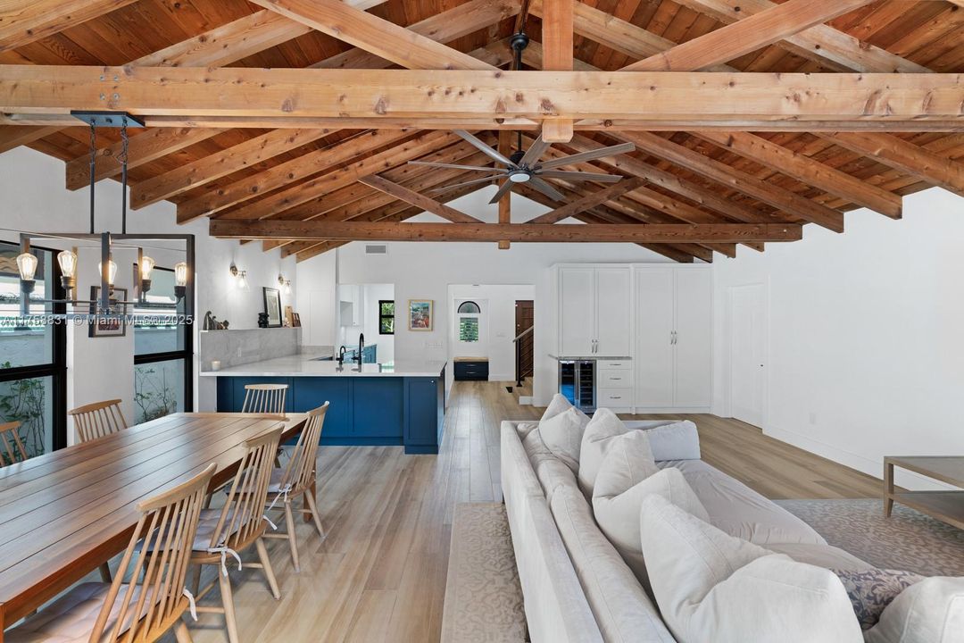 Recently Sold: $3,350,000 (4 beds, 3 baths, 2868 Square Feet)