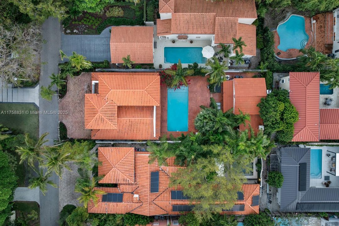 Recently Sold: $3,350,000 (4 beds, 3 baths, 2868 Square Feet)