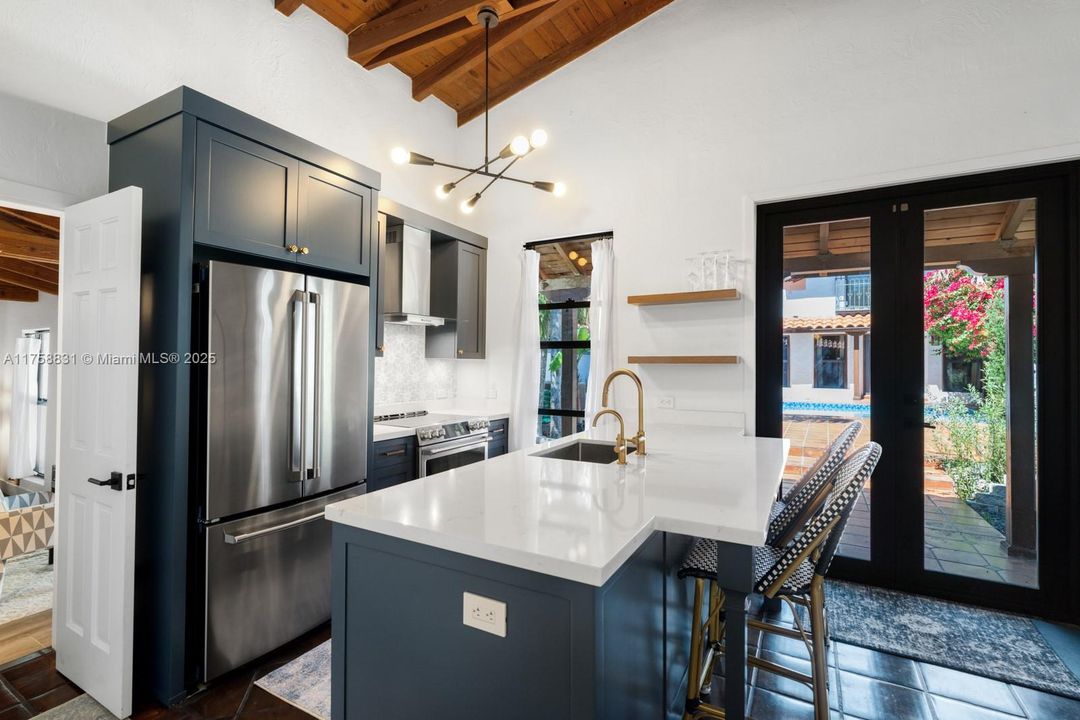 Recently Sold: $3,350,000 (4 beds, 3 baths, 2868 Square Feet)