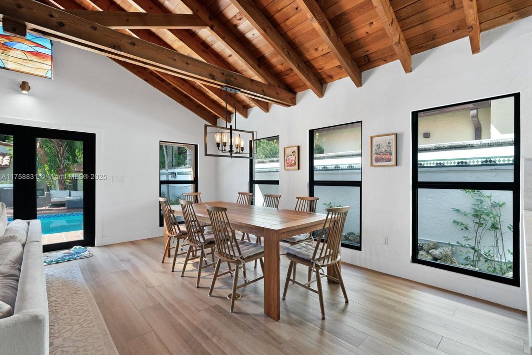 Recently Sold: $3,350,000 (4 beds, 3 baths, 2868 Square Feet)