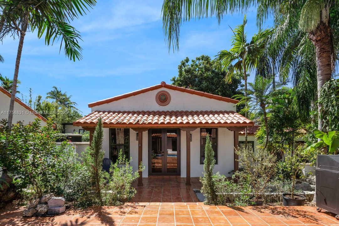 Recently Sold: $3,350,000 (4 beds, 3 baths, 2868 Square Feet)