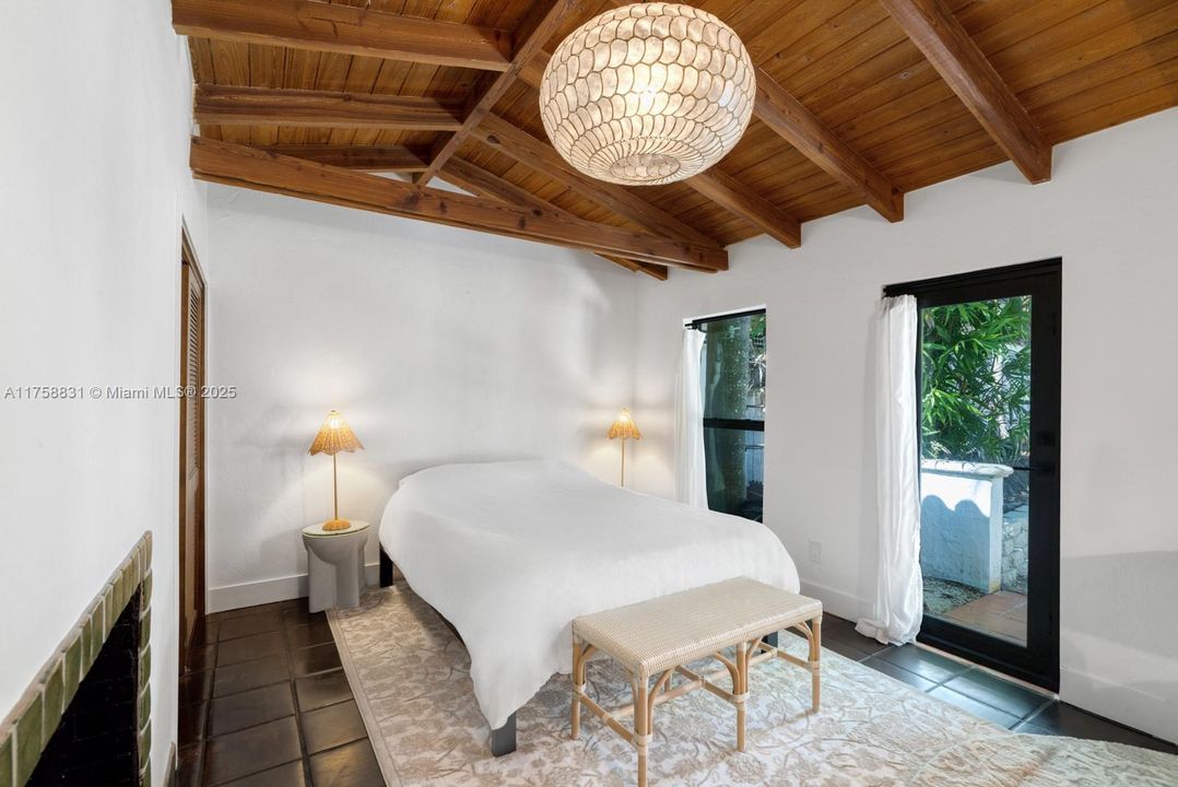 Recently Sold: $3,350,000 (4 beds, 3 baths, 2868 Square Feet)