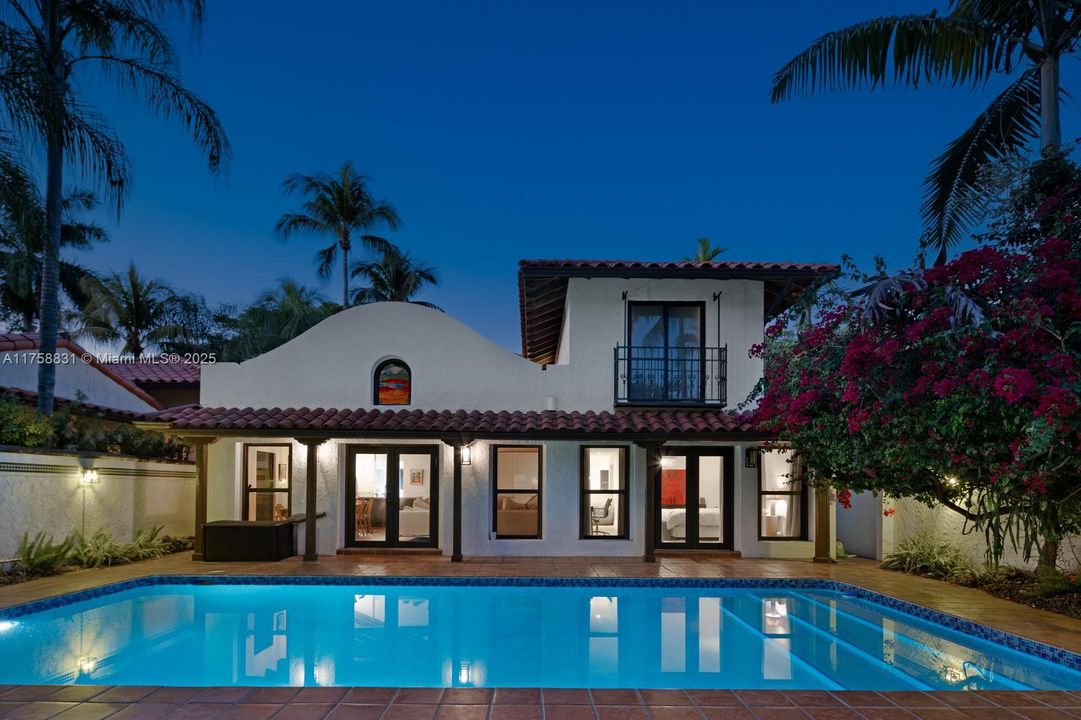 Recently Sold: $3,350,000 (4 beds, 3 baths, 2868 Square Feet)