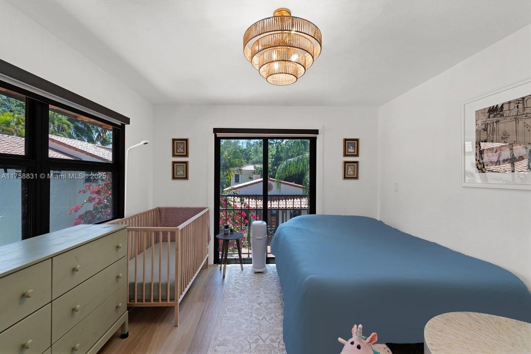 Recently Sold: $3,350,000 (4 beds, 3 baths, 2868 Square Feet)