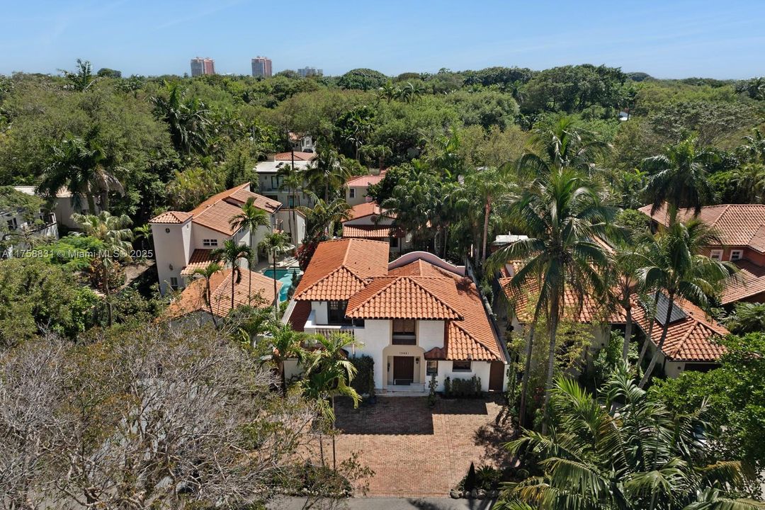 Recently Sold: $3,350,000 (4 beds, 3 baths, 2868 Square Feet)