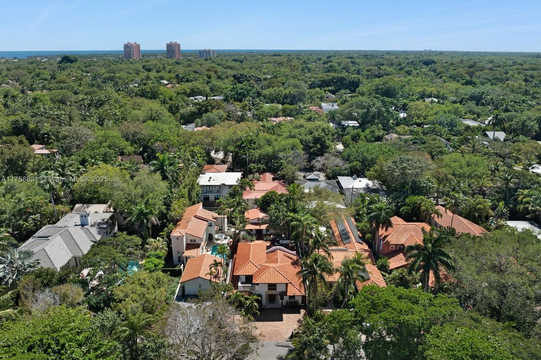 Recently Sold: $3,350,000 (4 beds, 3 baths, 2868 Square Feet)