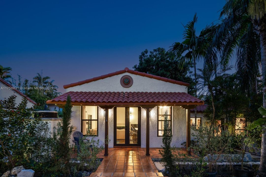 Recently Sold: $3,350,000 (4 beds, 3 baths, 2868 Square Feet)