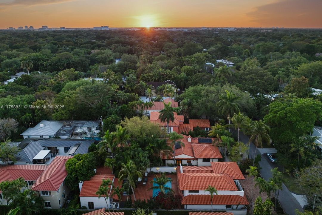 Recently Sold: $3,350,000 (4 beds, 3 baths, 2868 Square Feet)