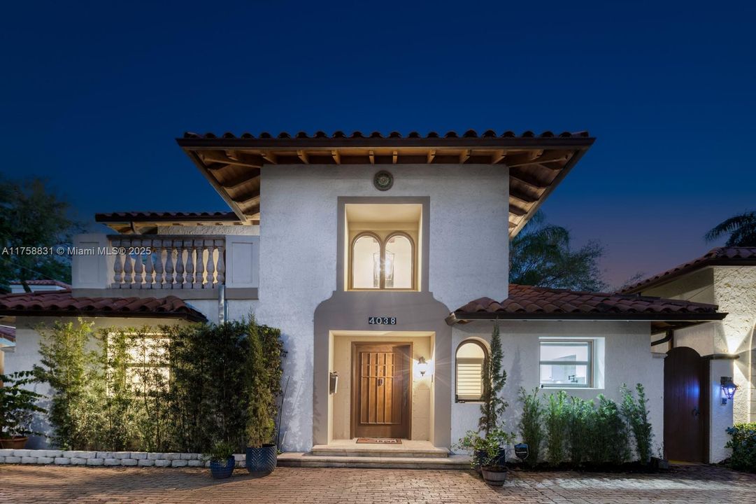 Recently Sold: $3,350,000 (4 beds, 3 baths, 2868 Square Feet)