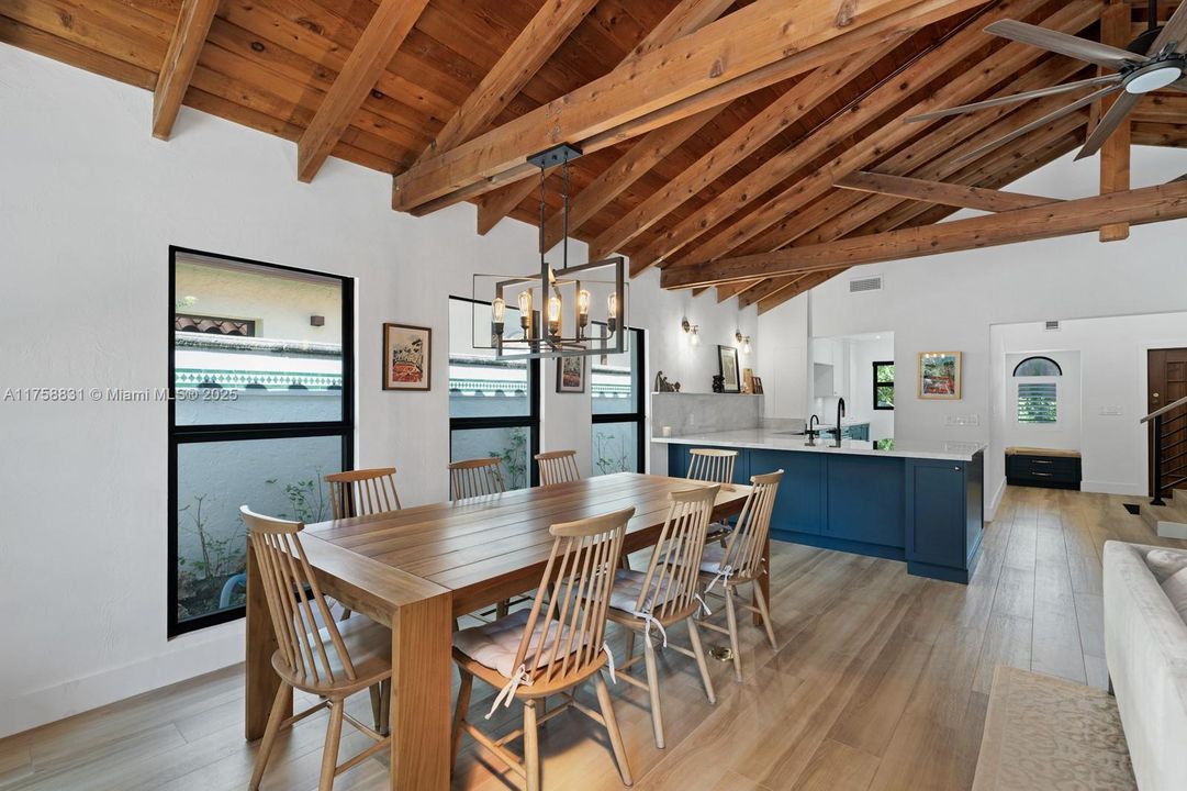 Recently Sold: $3,350,000 (4 beds, 3 baths, 2868 Square Feet)