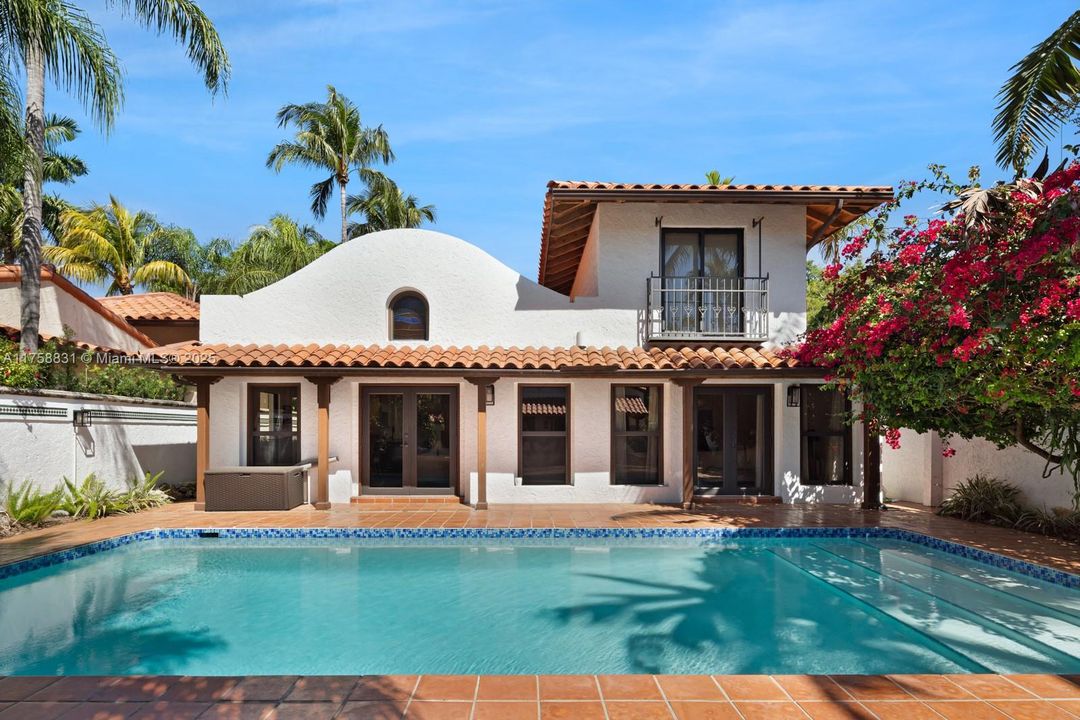 Recently Sold: $3,350,000 (4 beds, 3 baths, 2868 Square Feet)