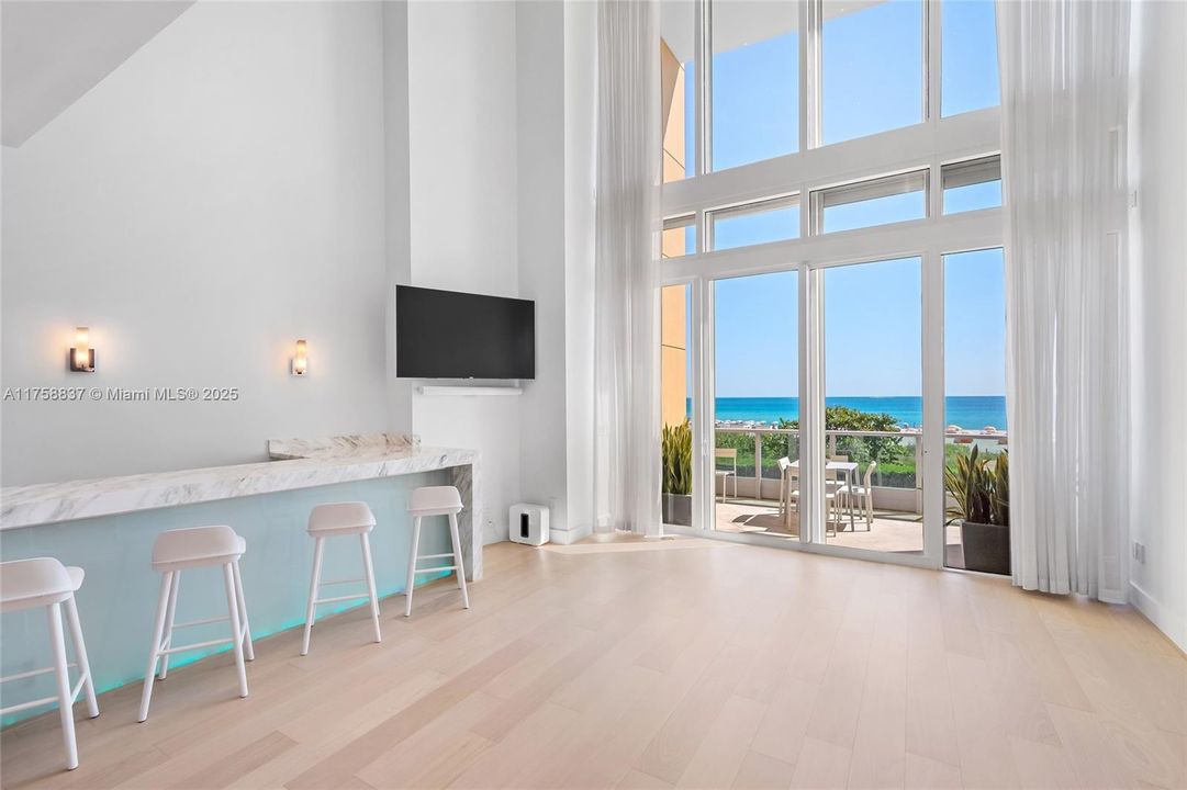 Vendido Recientemente: $4,499,000 (3 camas, 3 baños, 2580 Pies cuadrados)