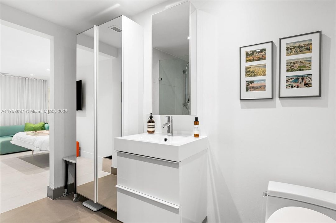 Vendido Recientemente: $4,499,000 (3 camas, 3 baños, 2580 Pies cuadrados)