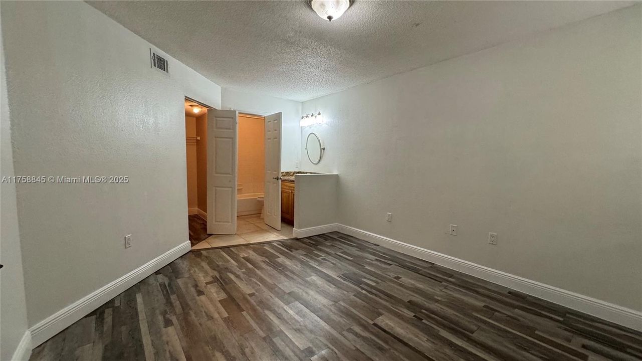 Recientemente alquilado: $1,400 (2 camas, 2 baños, 1033 Pies cuadrados)