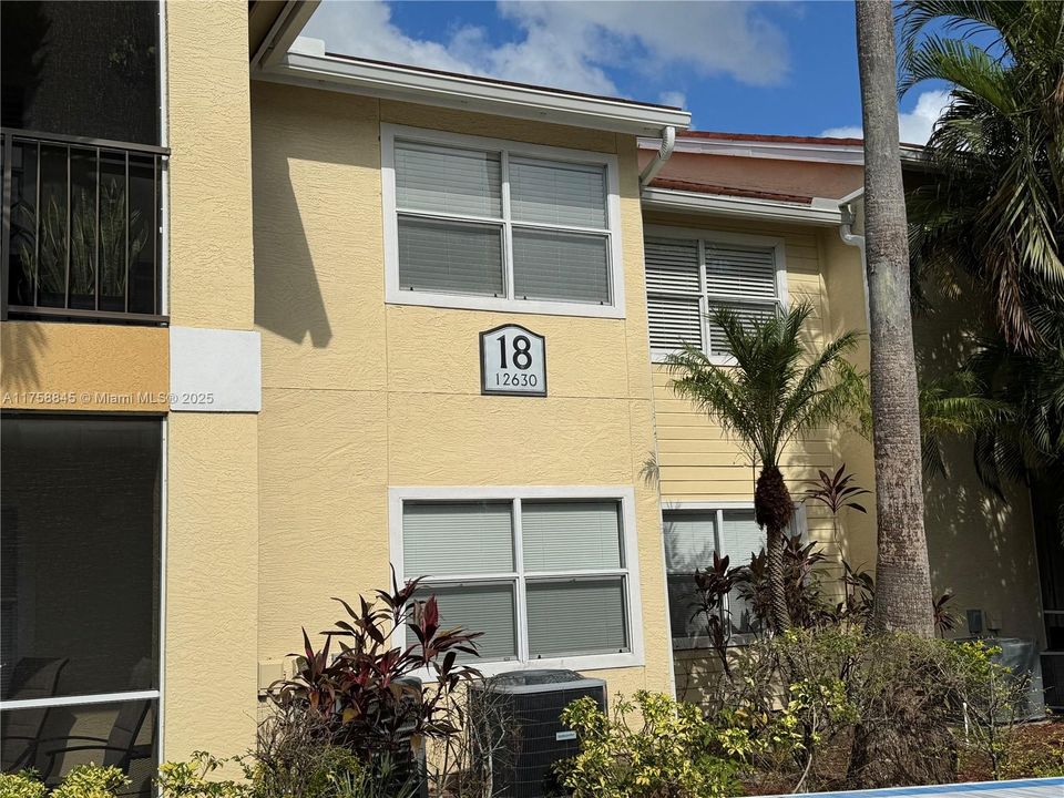 Recientemente alquilado: $1,400 (2 camas, 2 baños, 1033 Pies cuadrados)