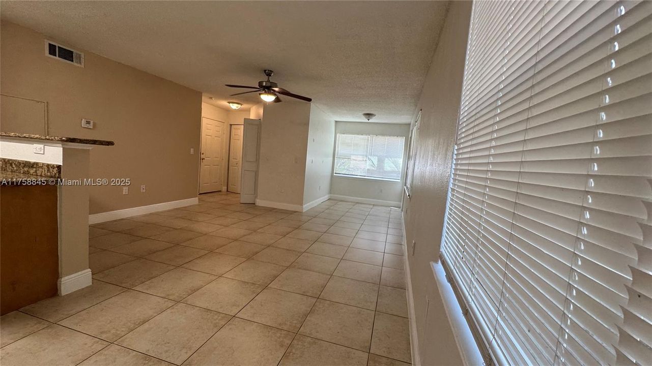 Recientemente alquilado: $1,400 (2 camas, 2 baños, 1033 Pies cuadrados)