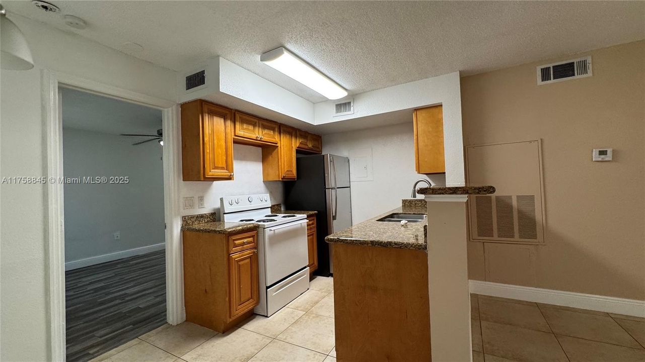 Recientemente alquilado: $1,400 (2 camas, 2 baños, 1033 Pies cuadrados)