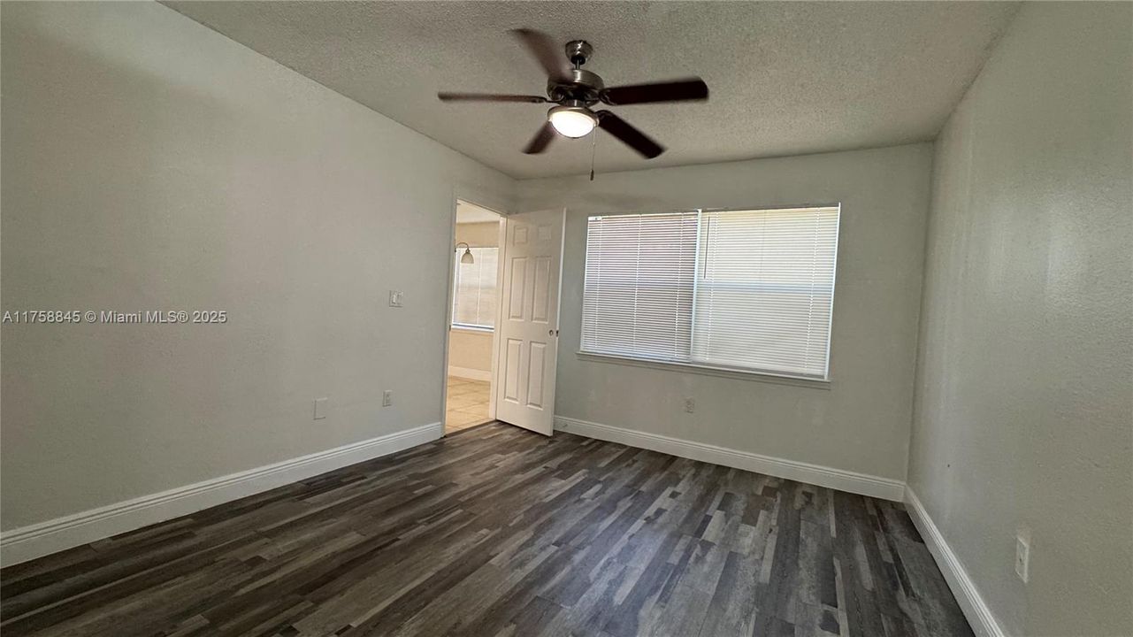 Recientemente alquilado: $1,400 (2 camas, 2 baños, 1033 Pies cuadrados)