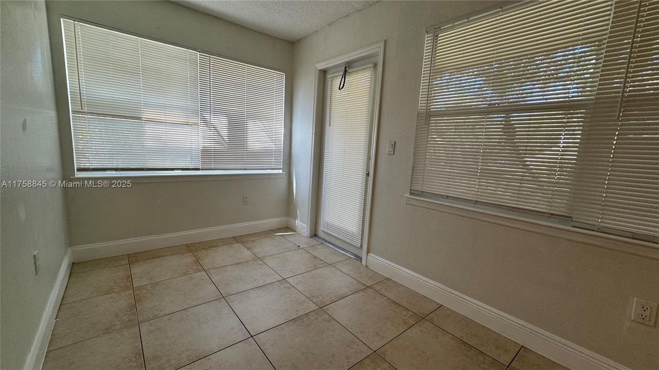 Recientemente alquilado: $1,400 (2 camas, 2 baños, 1033 Pies cuadrados)