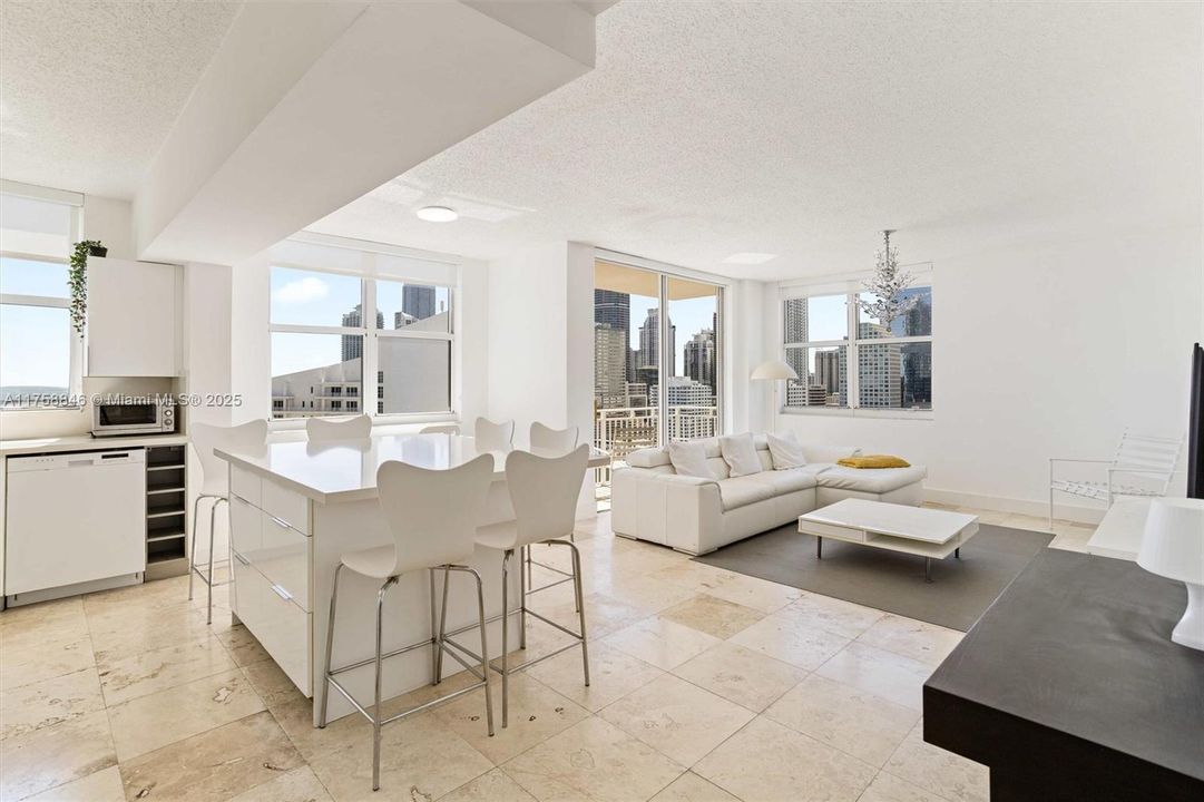 Recently Sold: $499,000 (2 beds, 2 baths, 1086 Square Feet)