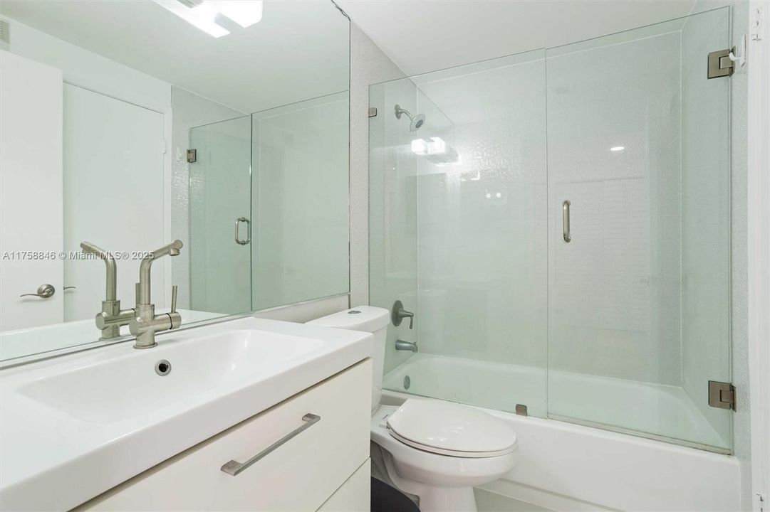 Recently Sold: $499,000 (2 beds, 2 baths, 1086 Square Feet)