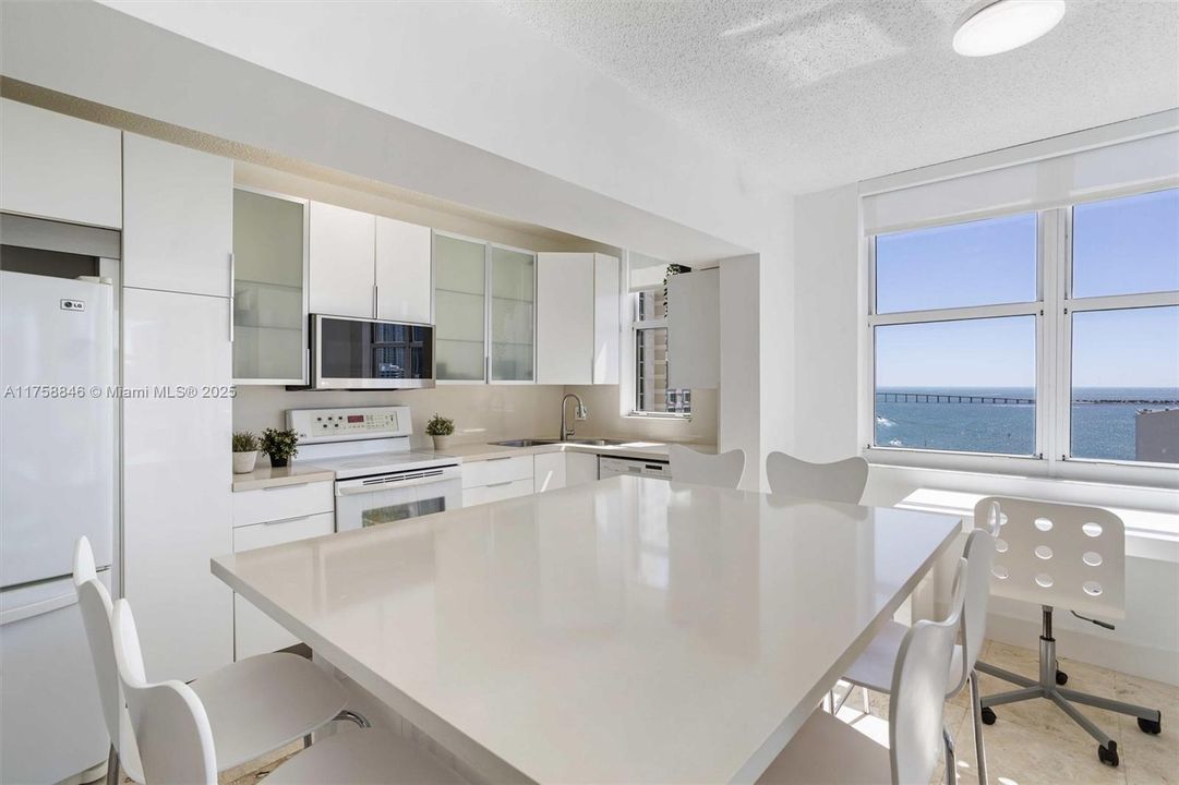 Recently Sold: $499,000 (2 beds, 2 baths, 1086 Square Feet)