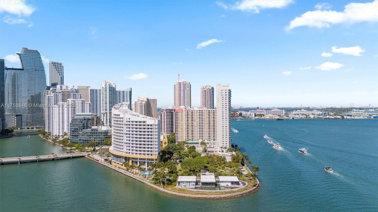 Recently Sold: $499,000 (2 beds, 2 baths, 1086 Square Feet)