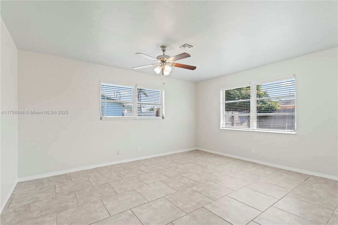 Vendido Recientemente: $482,500 (3 camas, 2 baños, 1590 Pies cuadrados)