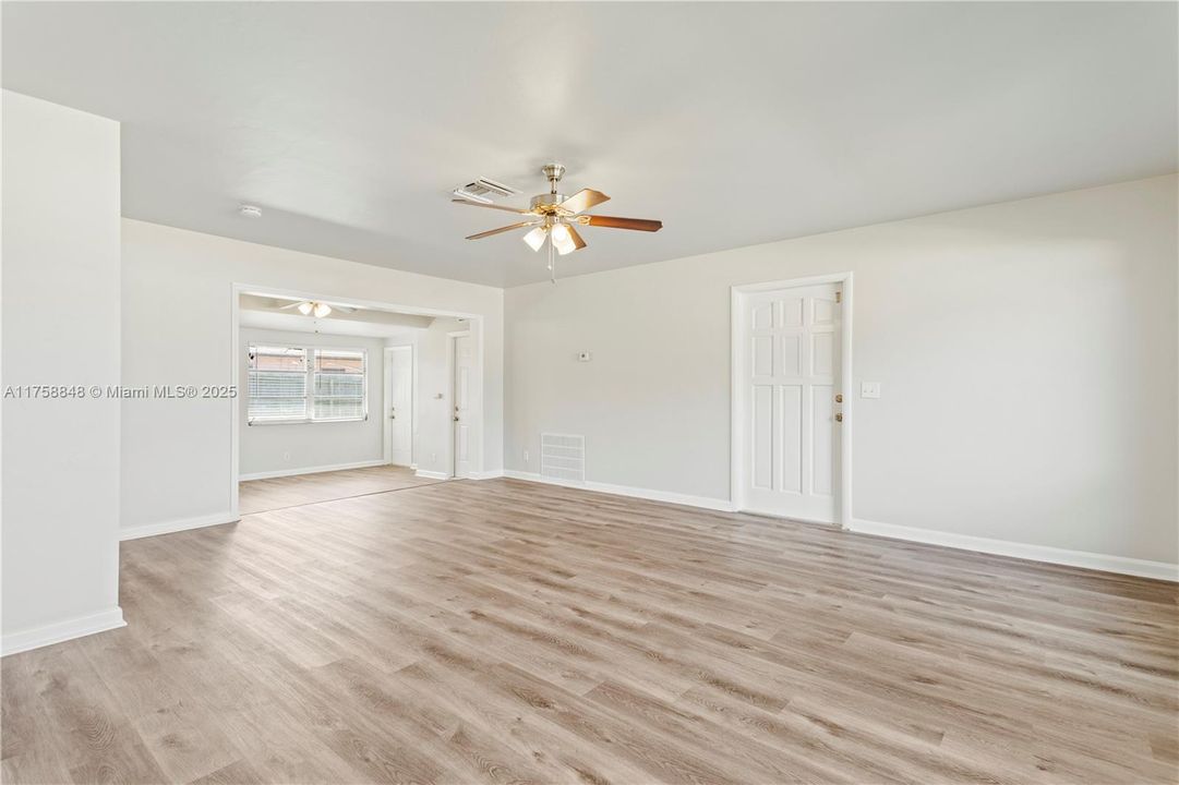 Vendido Recientemente: $482,500 (3 camas, 2 baños, 1590 Pies cuadrados)