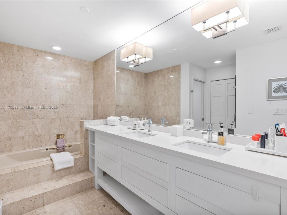 Vendido Recientemente: $2,759,000 (3 camas, 2 baños, 1875 Pies cuadrados)