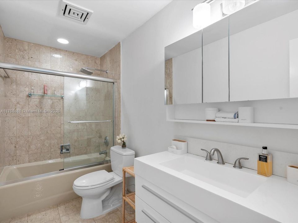 Vendido Recientemente: $2,759,000 (3 camas, 2 baños, 1875 Pies cuadrados)