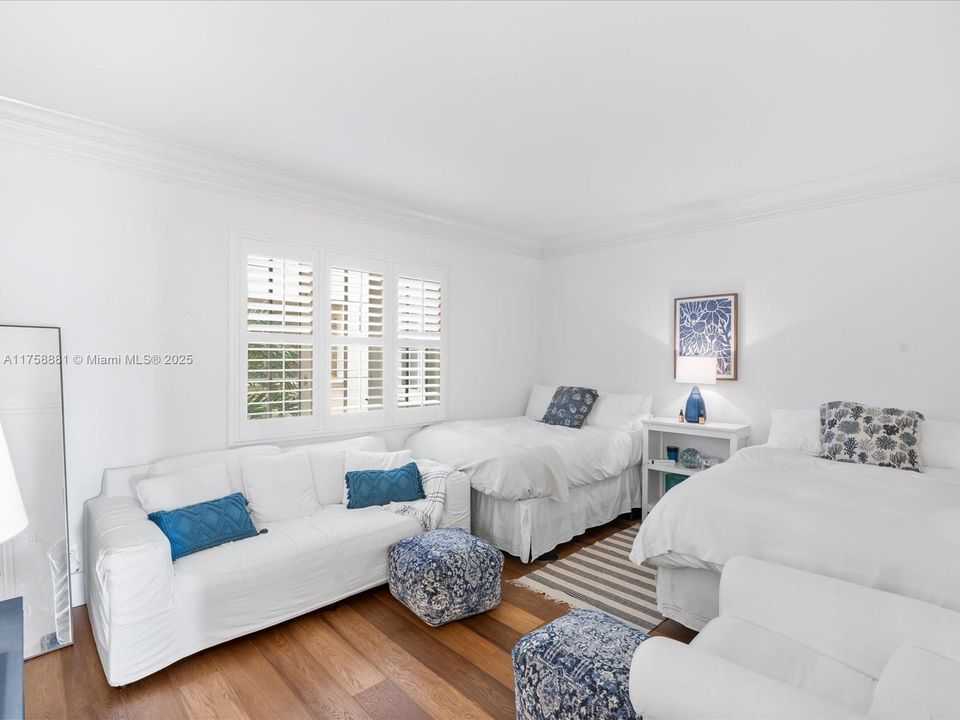 Vendido Recientemente: $2,759,000 (3 camas, 2 baños, 1875 Pies cuadrados)