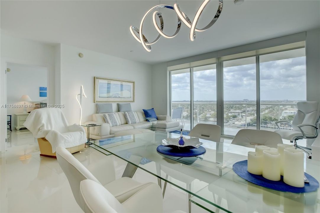 Recently Sold: $1,375,000 (2 beds, 2 baths, 1439 Square Feet)