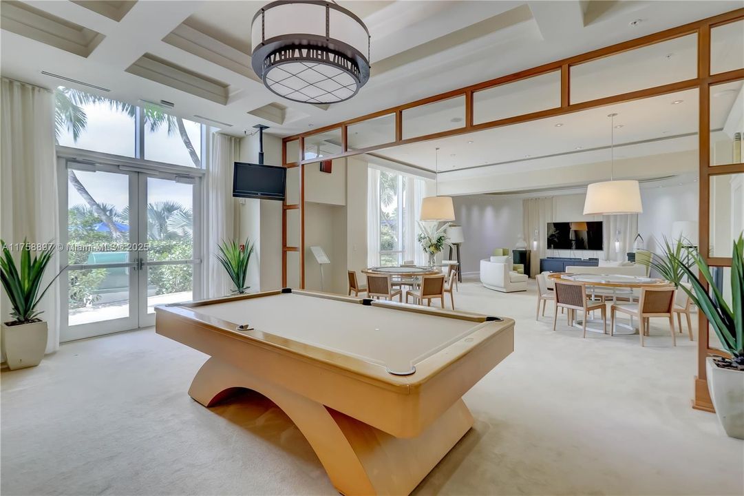 Recently Sold: $1,375,000 (2 beds, 2 baths, 1439 Square Feet)