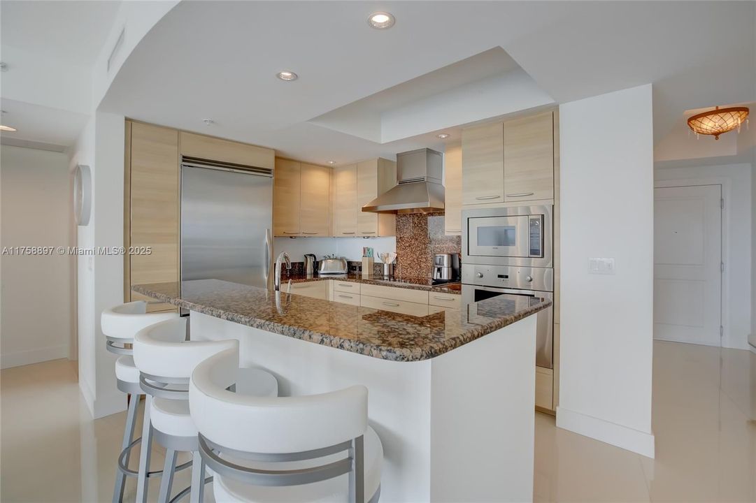 Recently Sold: $1,375,000 (2 beds, 2 baths, 1439 Square Feet)