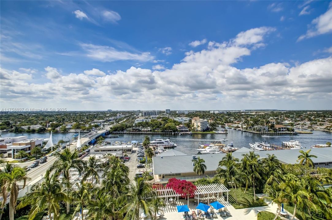 Recently Sold: $1,375,000 (2 beds, 2 baths, 1439 Square Feet)