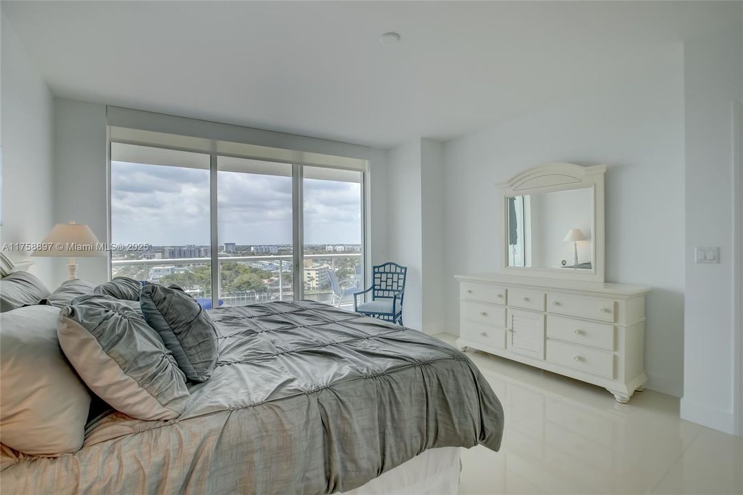 Recently Sold: $1,375,000 (2 beds, 2 baths, 1439 Square Feet)