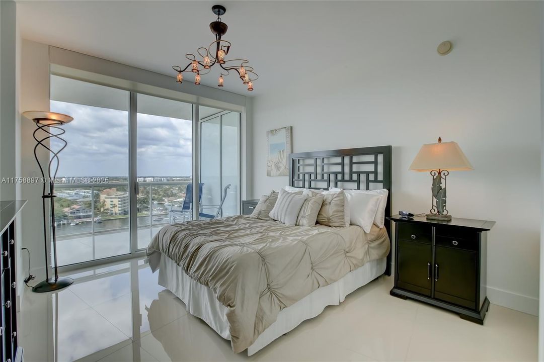 Recently Sold: $1,375,000 (2 beds, 2 baths, 1439 Square Feet)